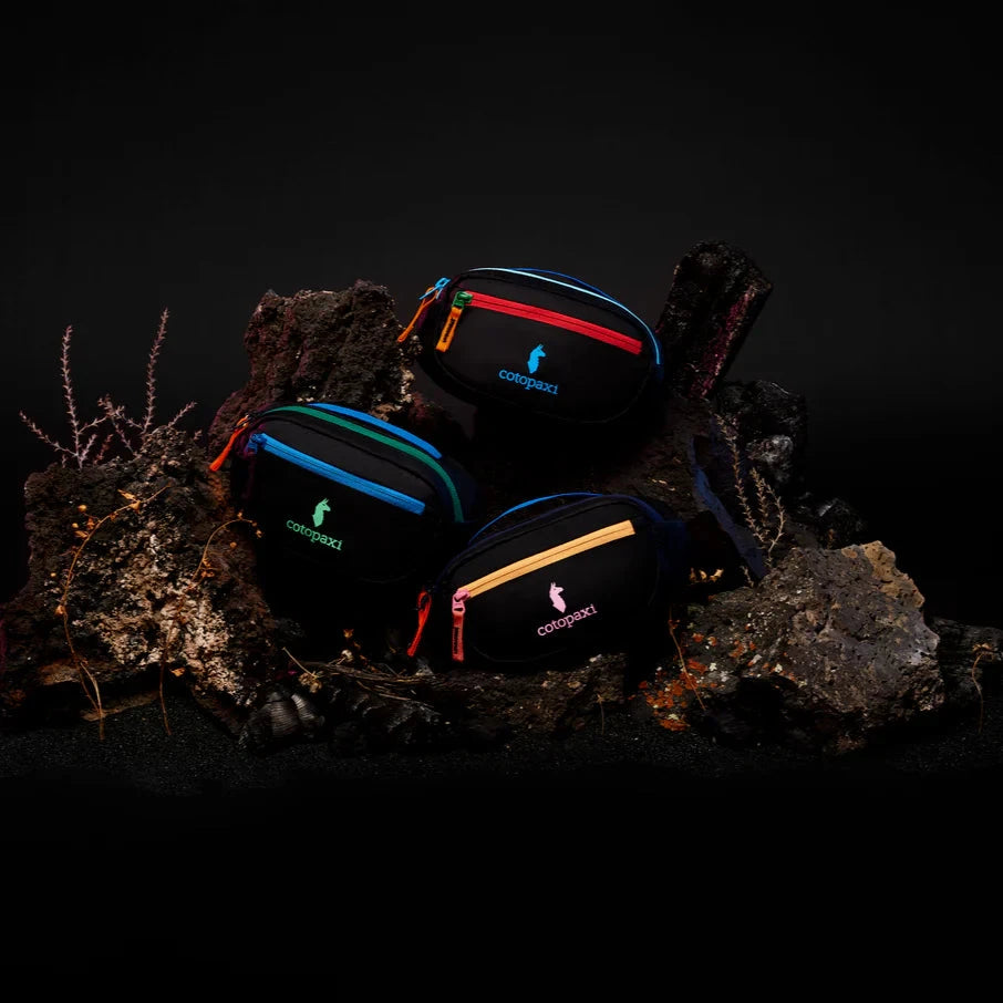 Sac de taille Kapai 1,5L Del Dia - Noir + couleurs aléatoires | Cotopaxi accessoire Cotopaxi 