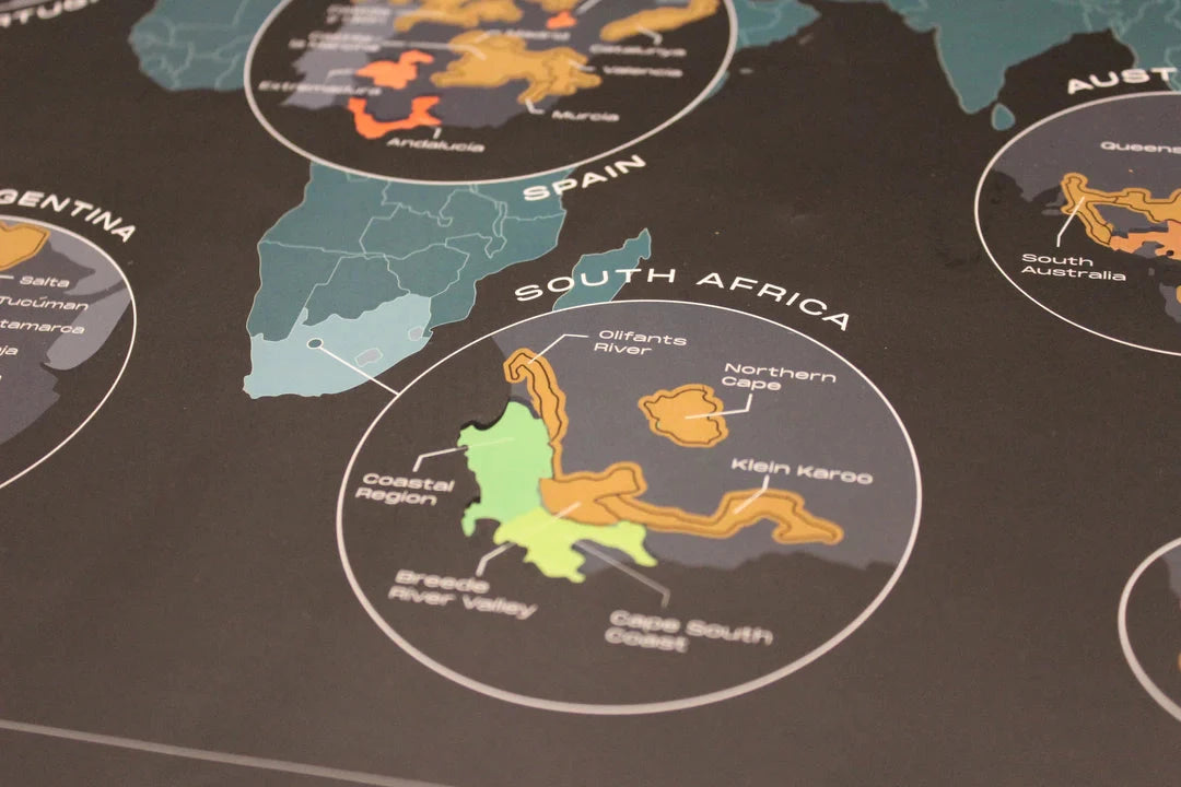 Scratch off wine map - World (70 x 50 cm ), en anglais | 1020 Dégustations carte murale roulée (en tube) 1020 Dégustations