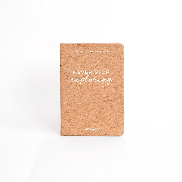Carnet de voyage de poche en liège - format A6 (9 x 14 cm) | Miss Wood accessoire de voyage Miss Wood Never stop exploring 