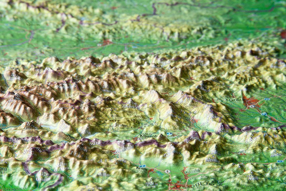 Carte murale en relief - Autriche (en anglais), avec cadre aluminium - 77 x 57 cm | Georelief carte en relief Georelief