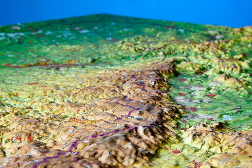 Carte murale en relief - Saxe (en anglais) - 77 x 57 cm | Georelief carte en relief Georelief