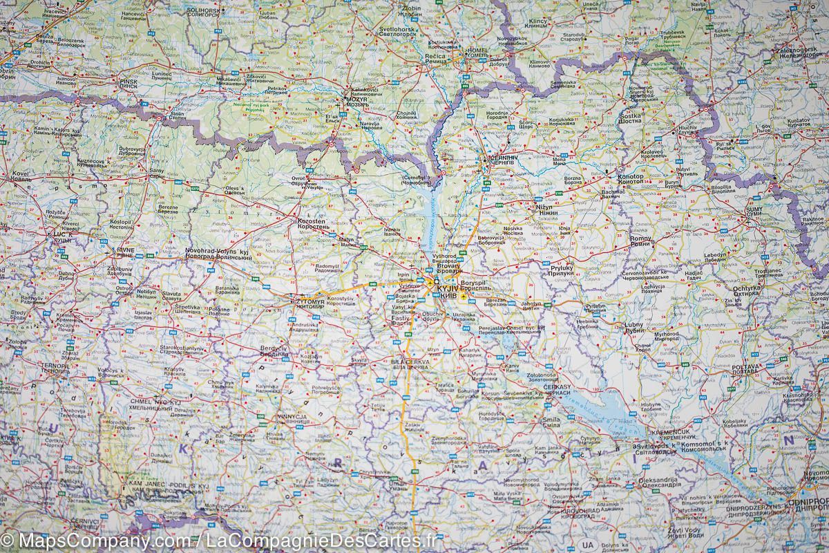 Carte murale (papier) - Europe de l’Est, Russie & CEI - 140 x 100 cm | Freytag & Berndt carte murale roulée (en tube) Freytag & Berndt