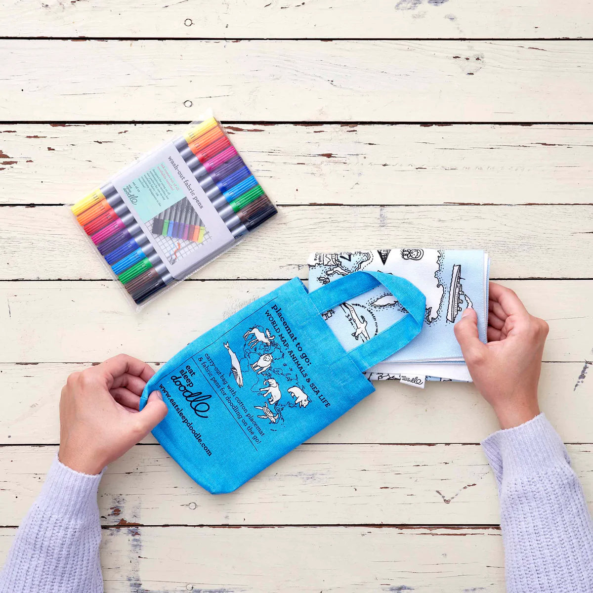 Set de table à colorier - Carte du monde : animaux et vie marine | Eat Sleep Doodle jeu Eat Sleep Doodle