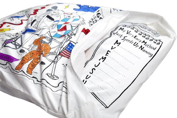 Taie d'oreiller coloriable - L'espace | Eat Sleep Doodle accessoire Eat Sleep Doodle 