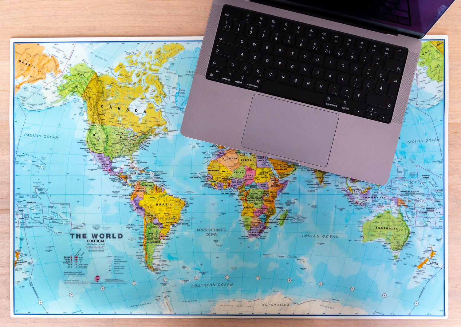 Tapis de souris / sous-mains (en anglais) - Planisphère (63 x 42 cm) | Maps International carte murale roulée (en tube) Maps International