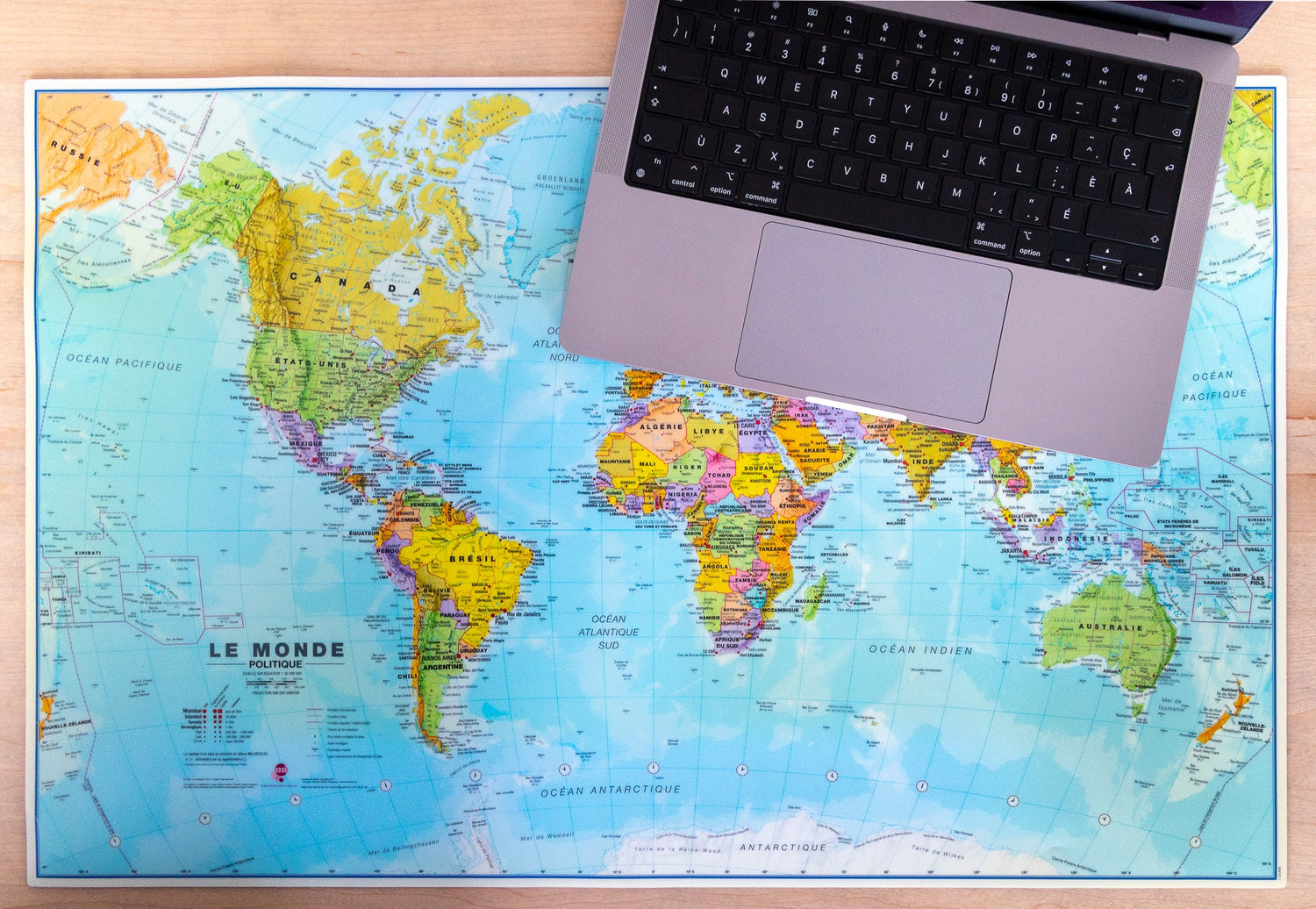 Tapis de souris / sous-mains - Planisphère (67 x 42 cm) | Maps International carte murale roulée (en tube) Maps International